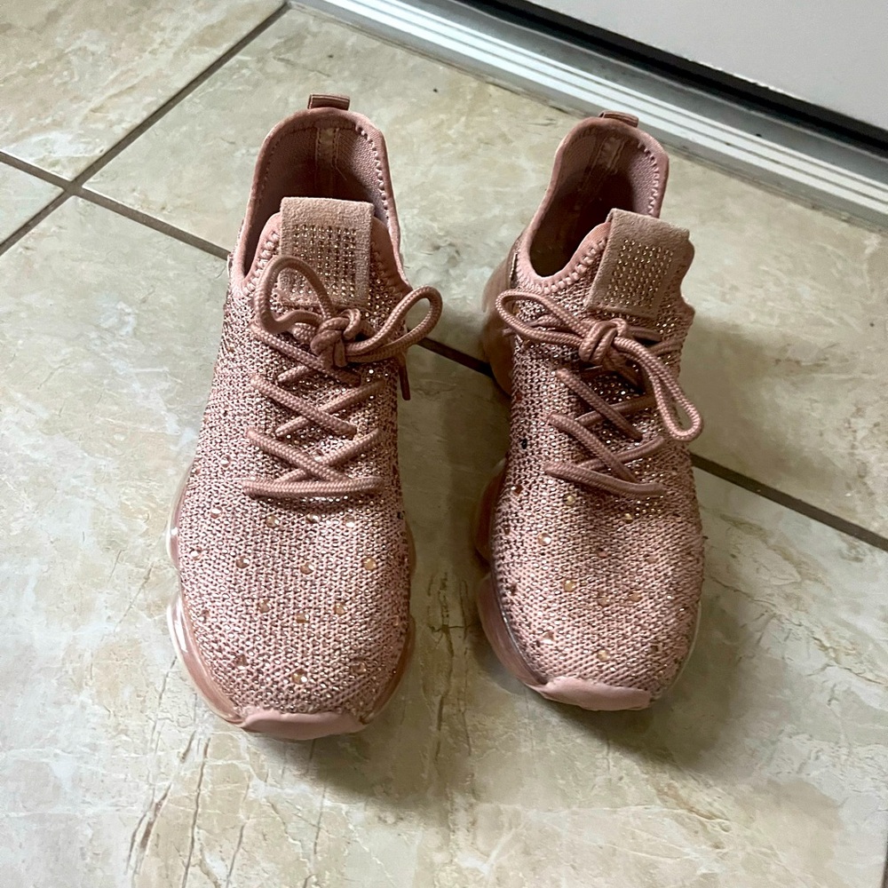 Light pink girls’ rhinestone sneakers